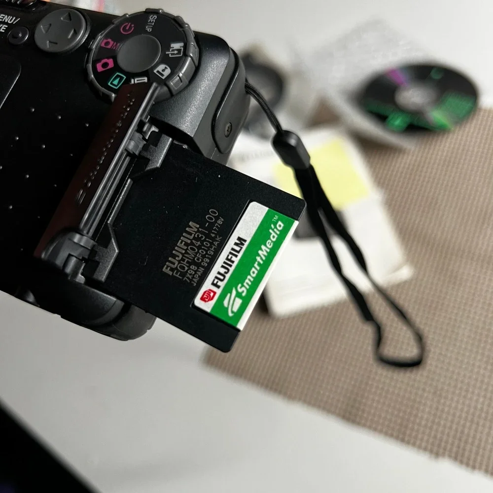 Fujifilm DX-10 Vintage Digital Camera Black Fujinon Lens 5.5mm CCD Boxed Kit‎